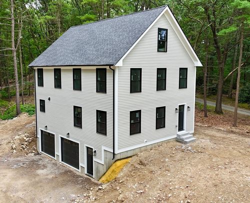 34 Summit Ave, Amesbury, MA, 01913-4029 | Card Image