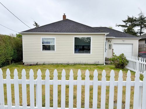 1021 4th Ave, Seaside, OR, 97138-7903 | Card Image