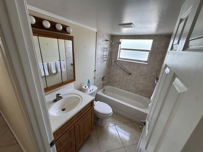 433 Saxony J, Condo with 2 bedrooms, 2 bathrooms and null parking in Delray Beach FL | Image 18