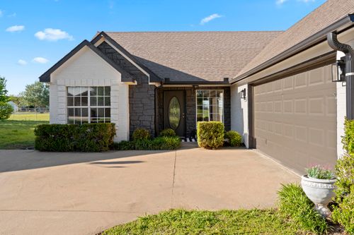 1407 W 11th St, Grove, OK, 74344-2825 | Card Image