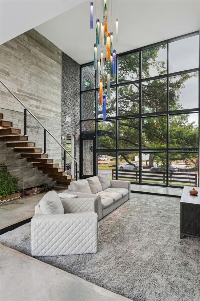 entryway/living | Image 5