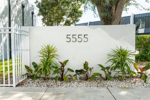 46-5555 Sw 67th Ave, Miami, FL, 33155-6469 | Card Image