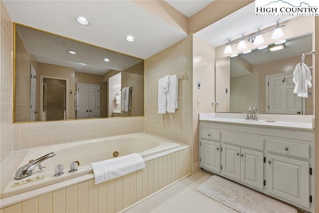 Whirlpool tub in primary bath | Image 16