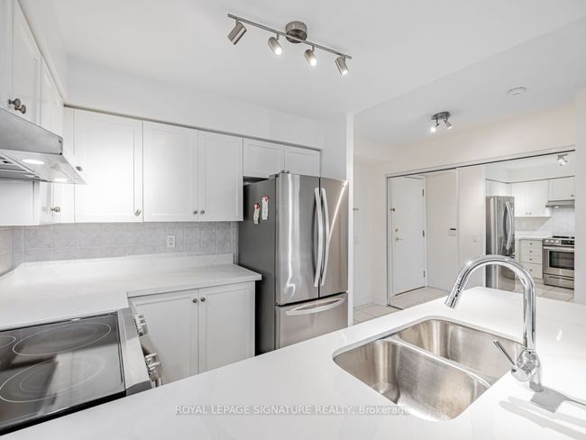 413 - 35 Kingsbridge Garden Cir, Condo with 2 bedrooms, 2 bathrooms and null parking in Mississauga ON | Image 20