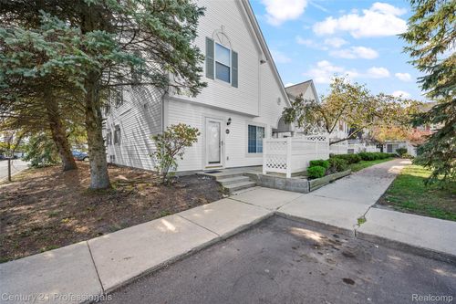 22271 Atlantic Pointe, Farmington Hills, MI, 48336-4342 | Card Image