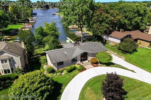 4751 Winewood Ln, Commerce Township, MI, 48382-1539 | Card Image