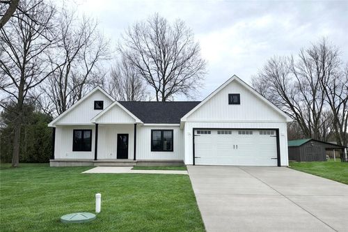 3154 Spiker Ln, New Castle, PA, 16105-5742 | Card Image