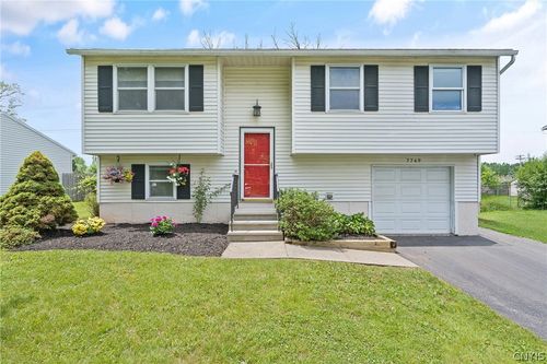 7749 New Hope W, Liverpool, NY, 13090-2539 | Card Image