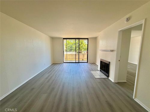 110-1237 E 6th St, Long Beach, CA, 90802-7041 | Card Image