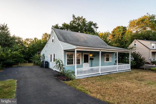 304 Manassas Dr, MANASSAS PARK, VA, 20111-2027 | Card Image