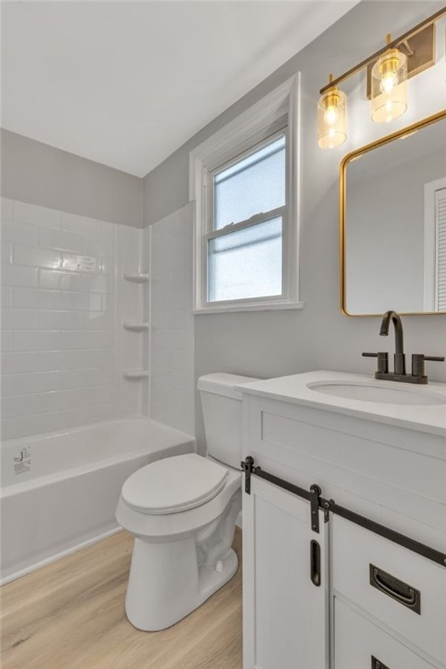 Full bath - main floor | Image 18