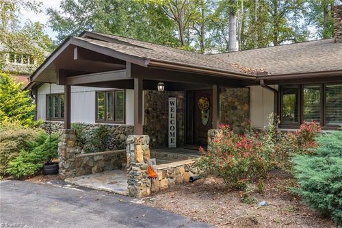 3301 Forsyth Dr, Greensboro, NC, 27407-7223 | Card Image