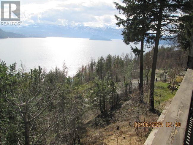 5305 Meadow Creek Cres, House other with 4 bedrooms, 3 bathrooms and 5 parking in Celista BC | Image 5