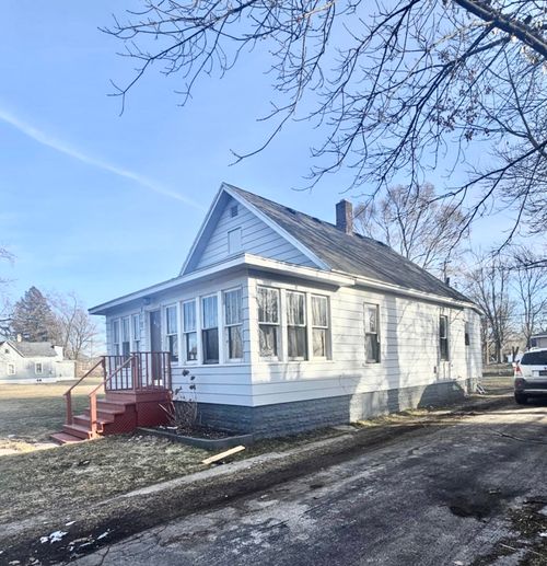 810 Thresher Ave, Benton Harbor, MI, 49022-3338 | Card Image
