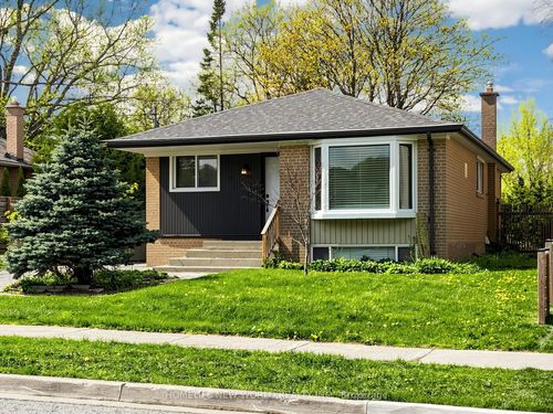 74 Child Drive, Aurora, ON, L4G1Y7 | Card Image