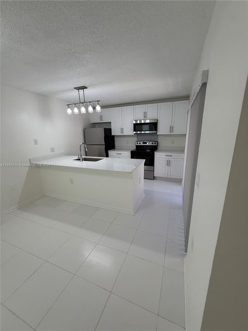 738-738 Mill Valley Pl, West Palm Beach, FL, 33409-7613 | Card Image