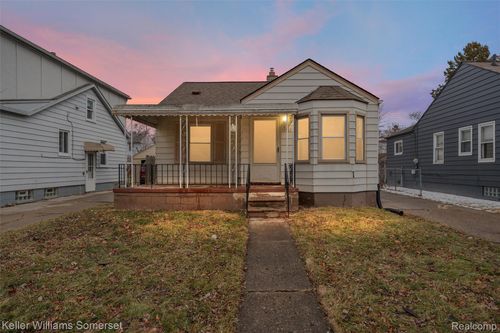 19163 Kenosha St, Harper Woods, MI, 48225-2131 | Card Image