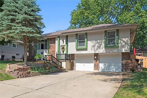 517 Ne Johnston Dr, Blue Springs, MO, 64014-1747 | Card Image