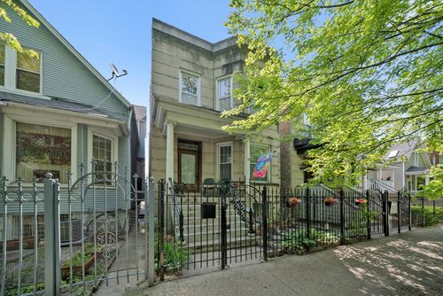 2927 Sacramento Ave, Chicago, IL, 60618-7718 | Card Image