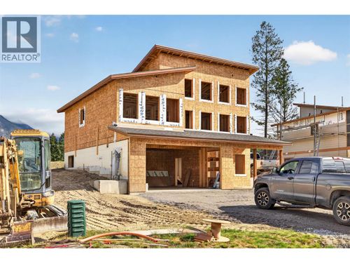 1208 Swansea Cres, Windermere, BC, V0B2L1 | Card Image