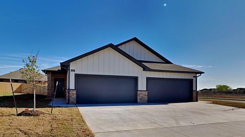 12533 Florence Ln, Yukon, OK, 73099-9545 | Card Image