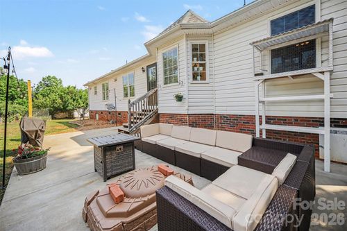 137 Chambwood Ln, Shelby, NC, 28152-9547 | Card Image