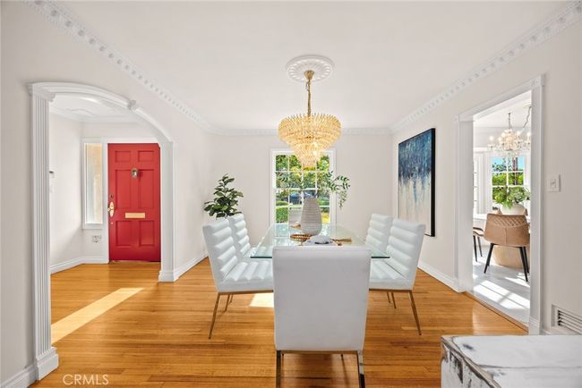 Formal Dining Room | Image 11