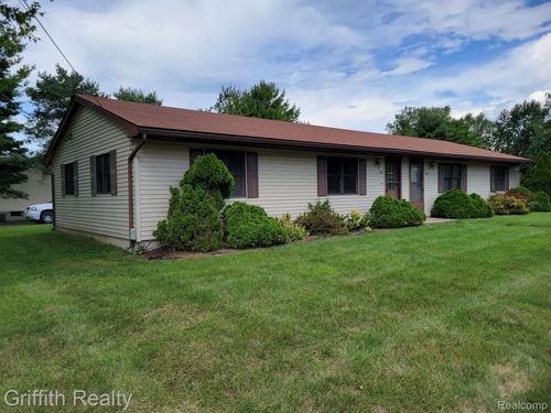 400 and 402 Garden Lane, Fowlerville Village, MI, 48836 | Card Image