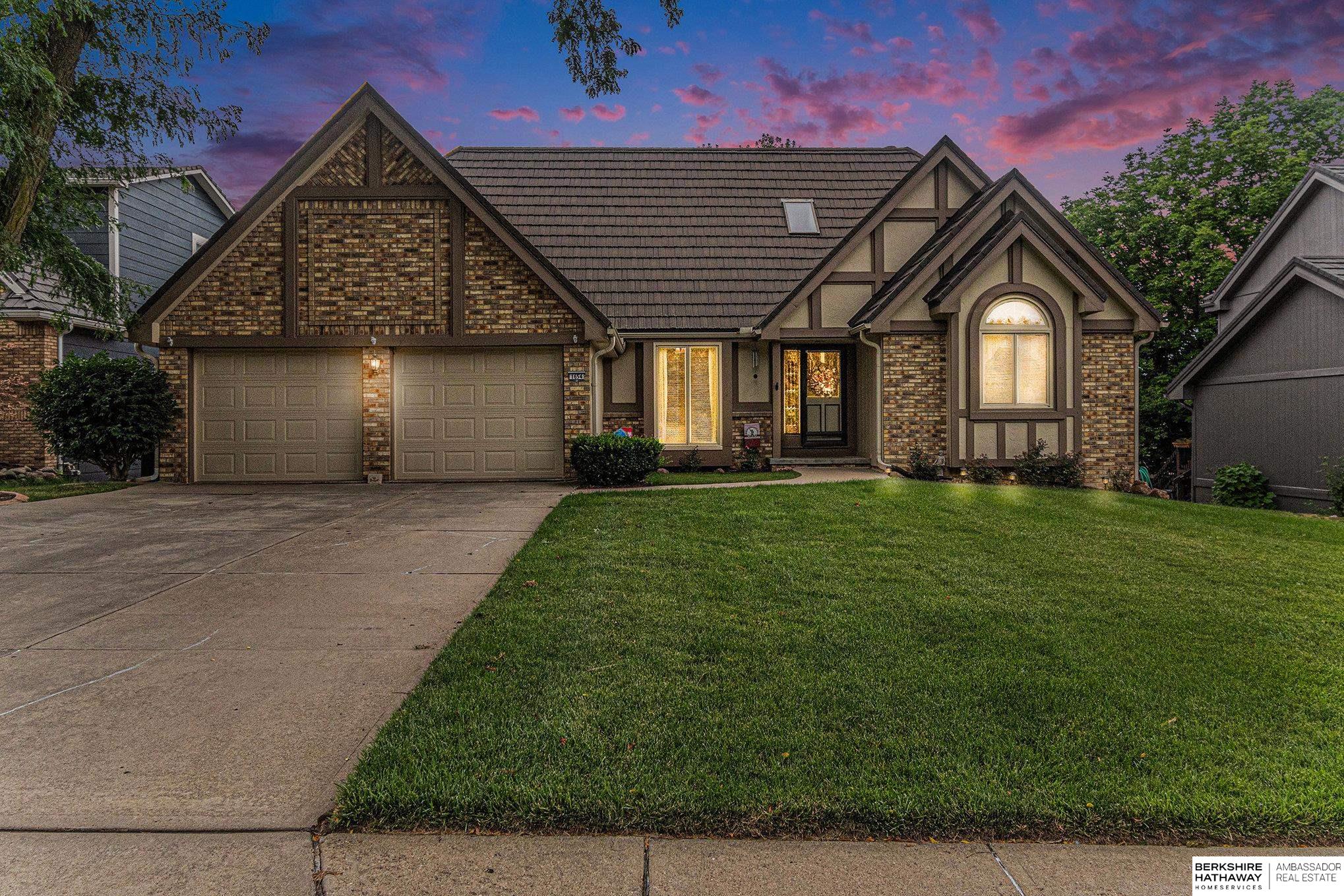 152nd St, Omaha, NE 68144