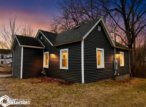 1213 Doemland St, Burlington, IA, 52601-2611 | Card Image