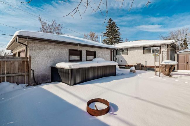 1968 Cottonwood Crescent Se, Home with 4 bedrooms, 2 bathrooms and 4 parking in Calgary AB | Image 40