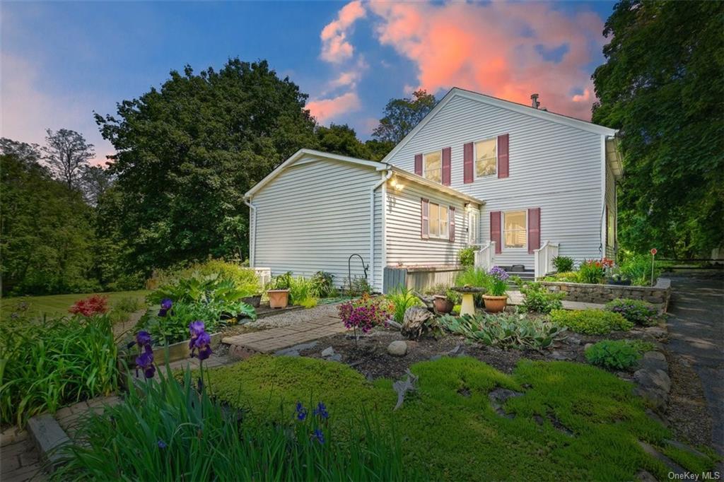 Main St, Pleasant Valley, NY 12569