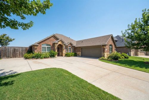 4701 Bungalow Dr, Garland, TX, 75043-6468 | Card Image