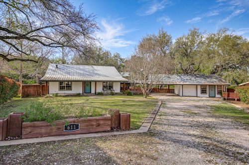 611 Thurman Cir, Kingsland, TX, 78639-4055 | Card Image