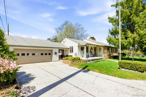 3509 Cherry St, Port Huron, MI, 48060-2109 | Card Image