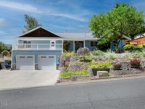 134 Ridgecrest Dr, Klamath Falls, OR, 97601-1573 | Card Image