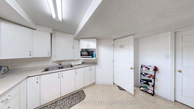 41 Lauraglen Cres, House attached with 6 bedrooms, 4 bathrooms and 4 parking in Brampton ON | Image 36
