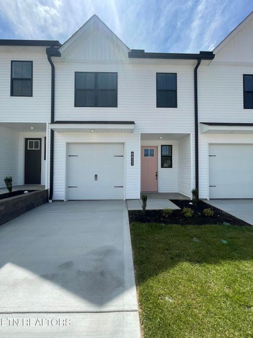 8823 Chapman Trace Way, Knoxville, TN, 37920-3345 | Card Image