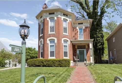 2009 Hampshire St, Quincy, IL, 62301-3147 | Card Image