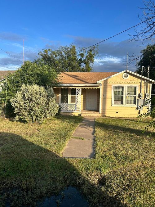 11 E 29th St, San Angelo, TX, 76903-4451 | Card Image