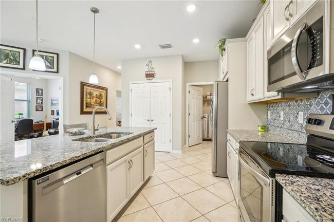 4421 Dutchess Park Rd, Condo with 2 bedrooms, 2 bathrooms and 2 parking in FORT MYERS FL | Image 7