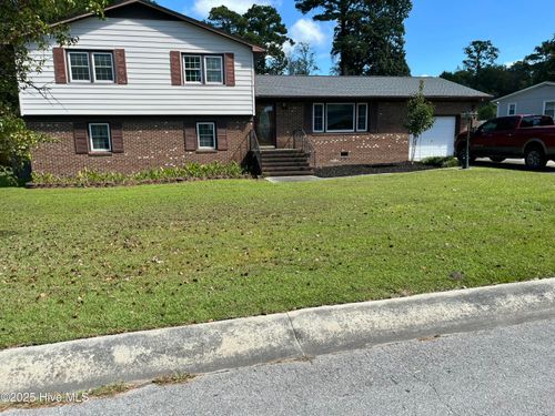 102 Fairway Rd, Jacksonville, NC, 28546-8119 | Card Image