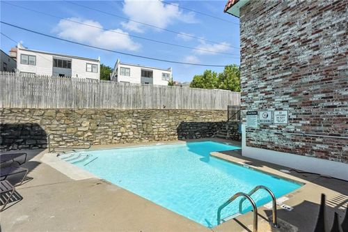 apt-106-5010 Baltimore Ave, Kansas City, MO, 64112-2491 | Card Image