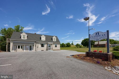 860 N Reading Rd, EPHRATA, PA, 17522-8429 | Card Image