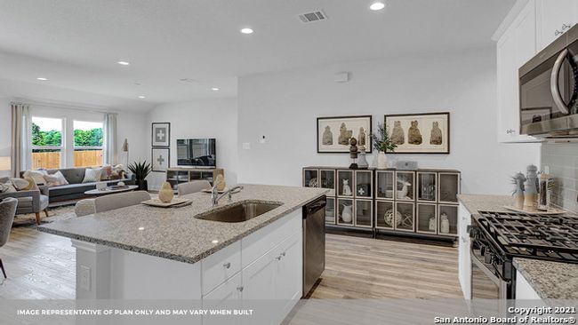 1025 Argonne Forest, House other with 4 bedrooms, 2 bathrooms and null parking in Seguin TX | Image 23