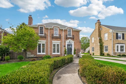 2411 N 96th St, Wauwatosa, WI, 53226-1754 | Card Image