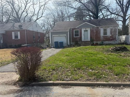 257 S Barat Ave, Ferguson, MO, 63135-2121 | Card Image