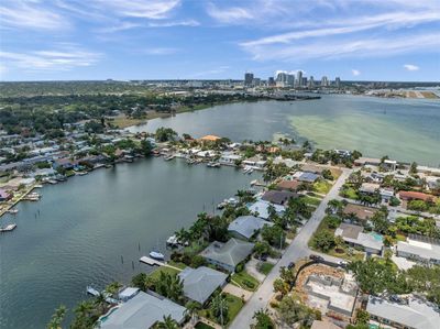 2445 W Bay Isle Drive Se, House other with 2 bedrooms, 2 bathrooms and null parking in Saint Petersburg FL | Image 2