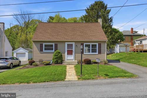 4 Red Bud Dr, MILLERSVILLE, PA, 17551-9705 | Card Image