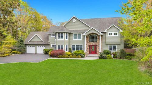 83 Gillette Avenue, Islip, NY, 11705 | Card Image